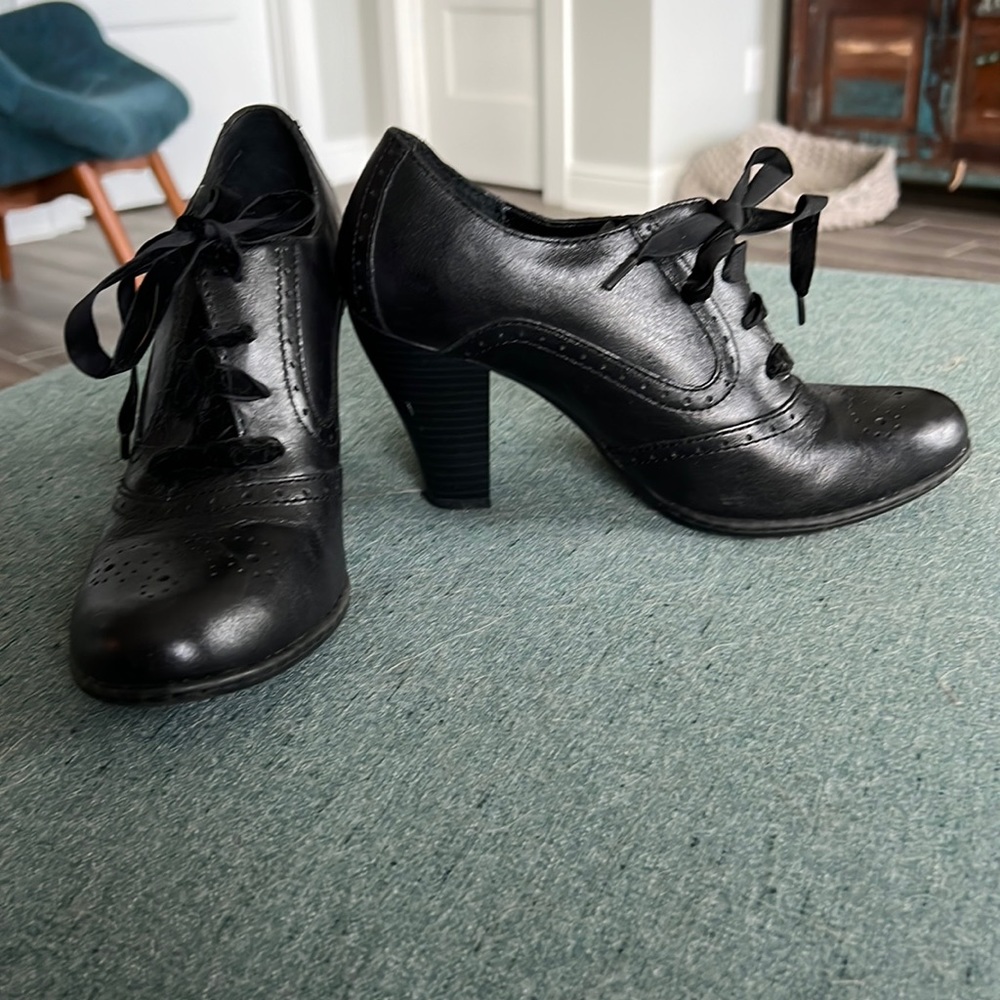 Born Concepts black leather Oxford heel.